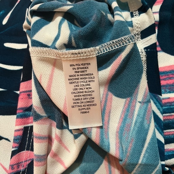 Worthington top/blouse size 5X, colors white turquoise black white pink. - Picture 7 of 13